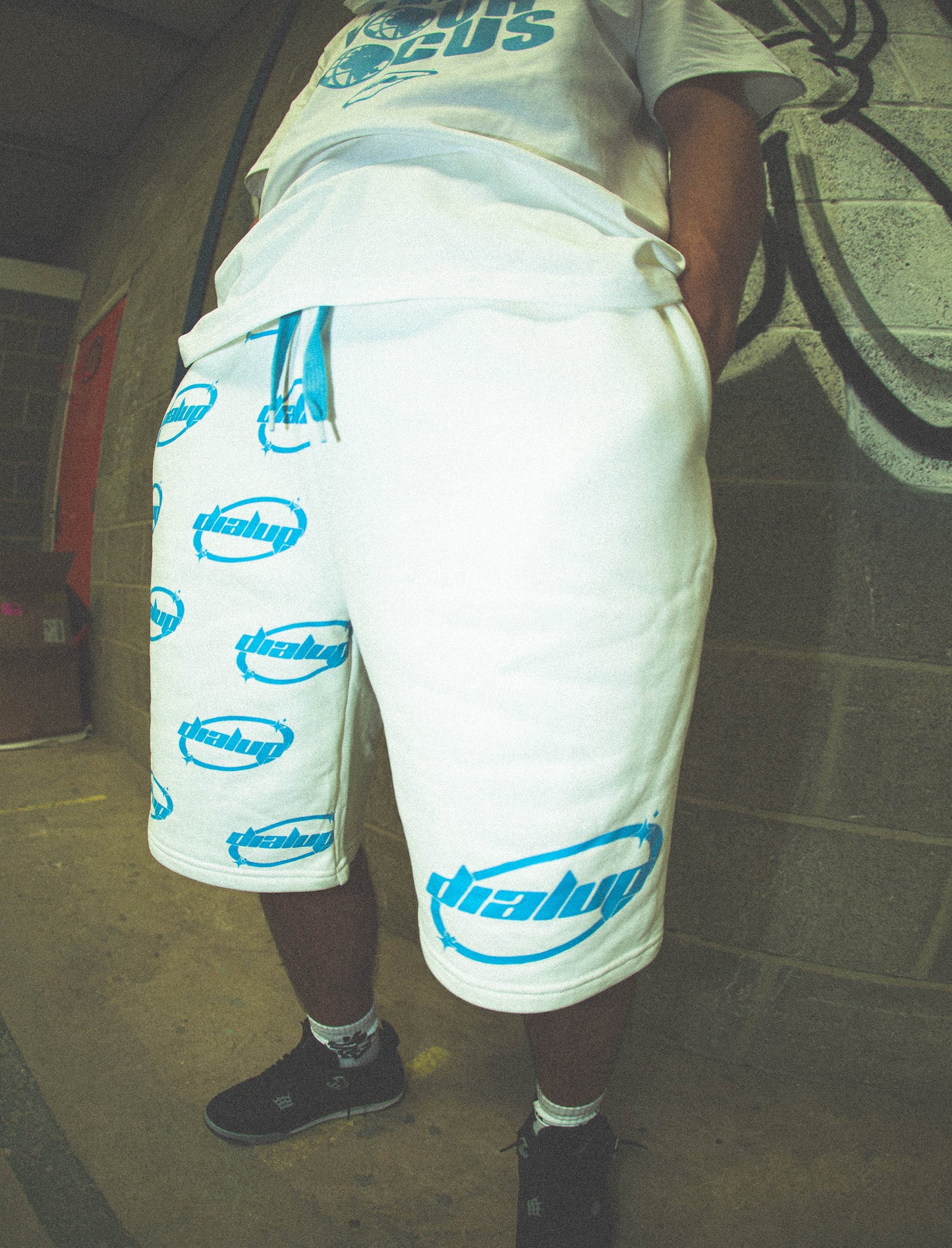 WHITE OVAL SHORTS