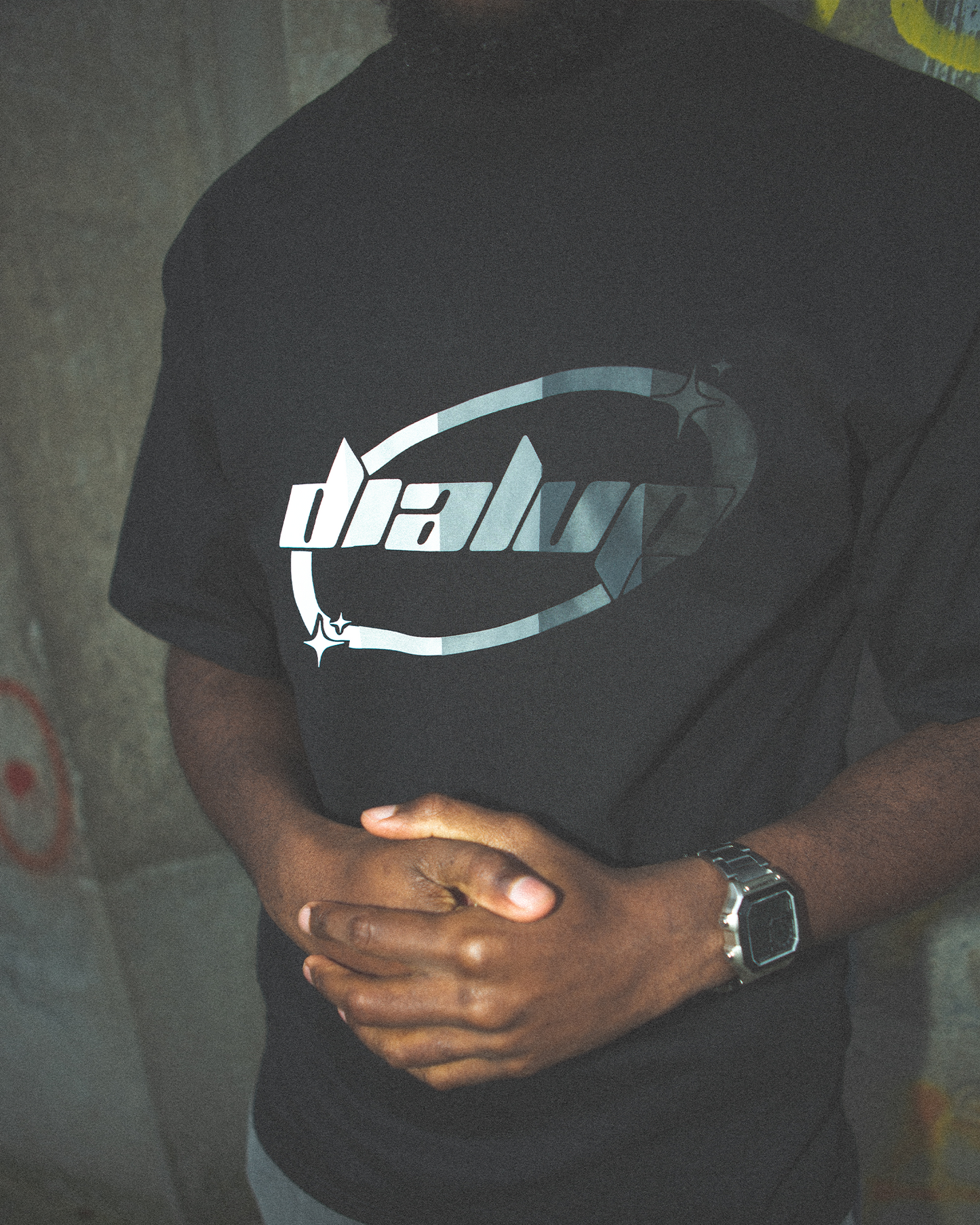 GRADIENT OVAL TEE