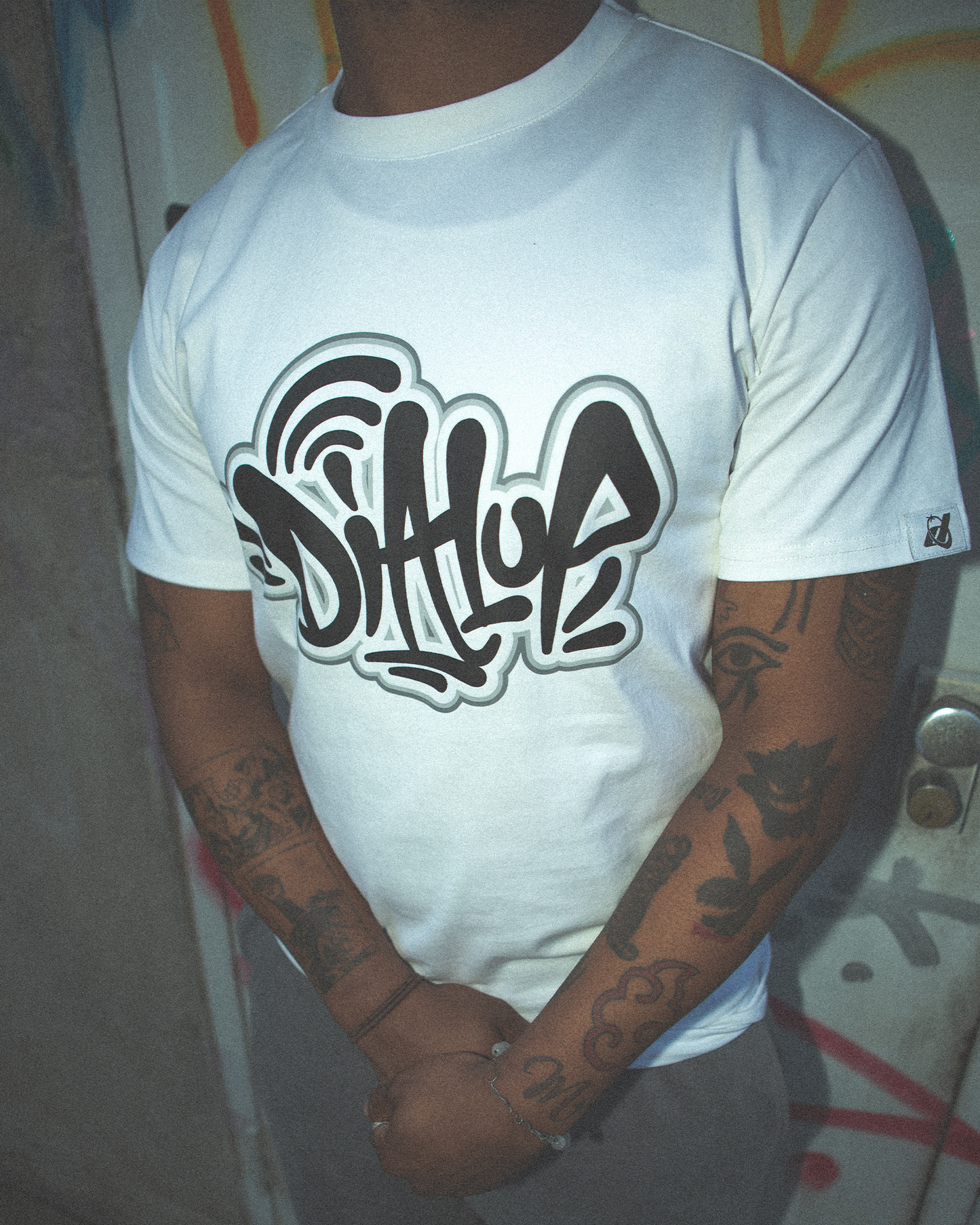 OUTLINE GRAFFITI TEE