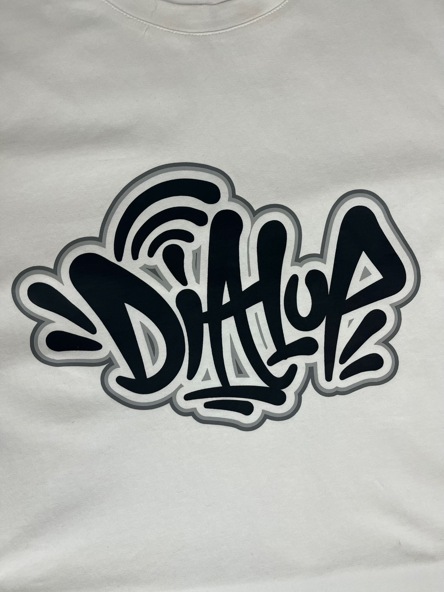 OUTLINE GRAFFITI TEE